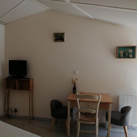 Chambres D'Hotes "La Source" Mareuil-sur-Lay Exterior photo