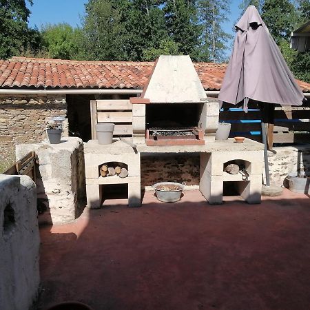 Chambres D'Hotes "La Source" Mareuil-sur-Lay Exterior photo